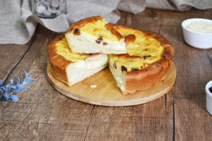 Pască cu brânza dulce și stafide 